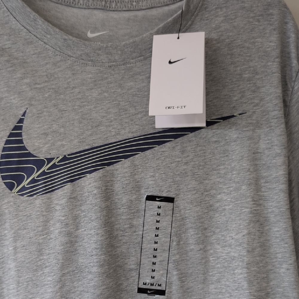 The Nike Tee Men’s Gray Short-Sleeve Blue Swoosh Front Graphic Medium Dri-Fit - Picture 3 of 9